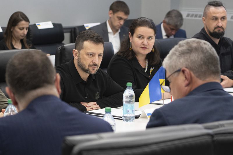 In this photo provided by the U.S. Army, Ukrainian President Volodymyr Zelenskyy, center, listens while visiting the Scranton Army Ammunition Plant in Scranton, Pa., Sunday, Sept. 22, 2024. (Sgt. 1st Class Curt Loter/U.S. Army via AP)