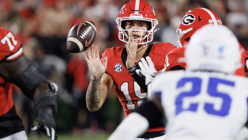 Georgia Bulldogs quarterback Carson Beck tosses a shovel pass during the first half of an NCAA football game between Kentucky and Georgia in Athens on Saturday, Oct. 7, 2023.   Georgia led 37 - 7 at halftime.  (Bob Andres for the Atlanta Journal Constitution)