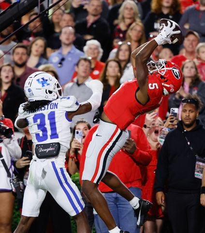 Receiver Rara Thomas scores Georgia's second touchown during the first half.  (Bob Andres for the Atlanta Journal Constitution)