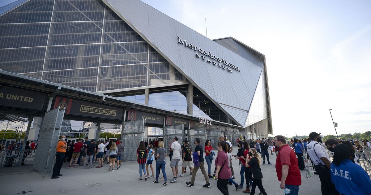 On the Pitch: Atlanta United Embraces Crowd at Mercedes-Benz