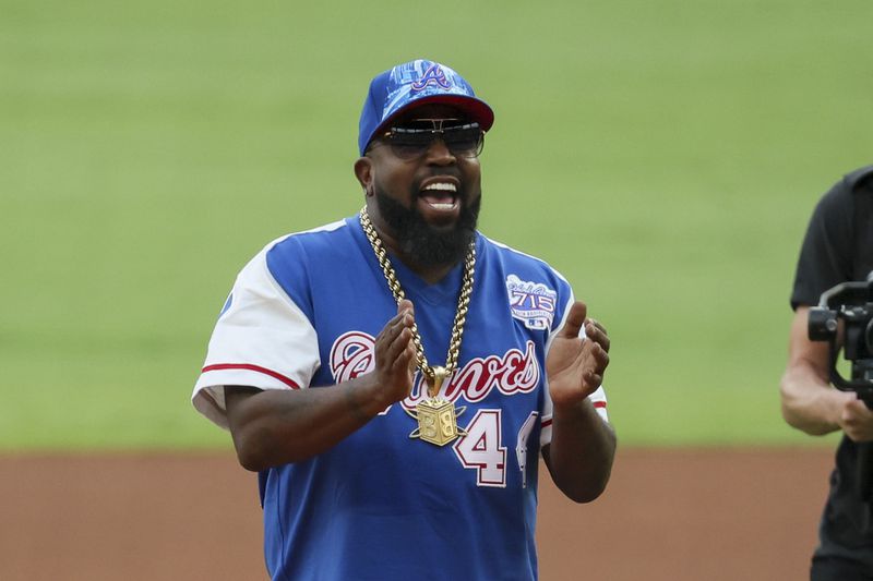 Big Boi, of OutKast, helps throw out the ceremonial pitch before the Atlanta Braves host the Milwaukee Brewers at Truist Park, Tuesday, August 6, 2024, in Atlanta. (Jason Getz / AJC)
