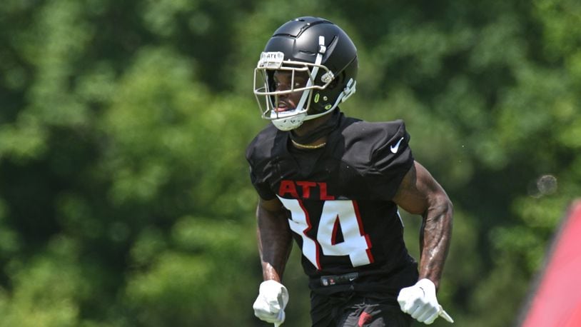 Falcons rookie CB Clark Phillips III carted off with leg injury