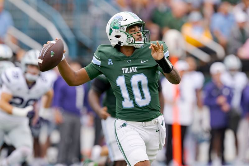 Tulane quarterback Darian Mensah (10) throws during the first half of an NCAA college football game against Kansas State in New Orleans, Saturday, Sept. 7, 2024. (AP Photo/Matthew Hinton)