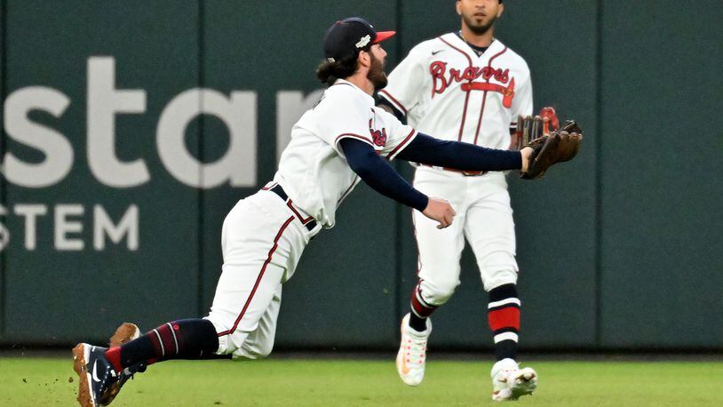 Braves' Austin Riley makes ridiculous catch that leaves Phillies