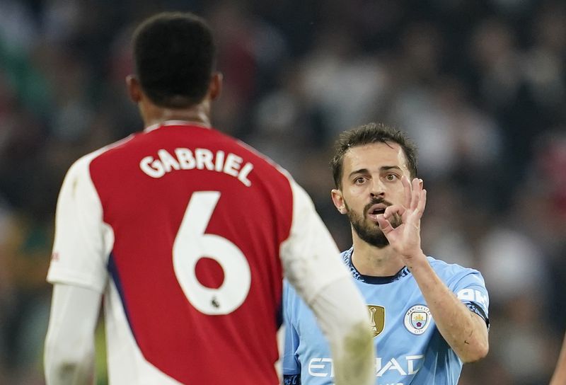 Manchester City's Bernardo Silva gestures at Arsenal's Gabriel during the English Premier League soccer match between Manchester City and Arsenal at the Etihad stadium in Manchester, England, Sunday, Sept. 22, 2024. (AP Photo/Dave Thompson)