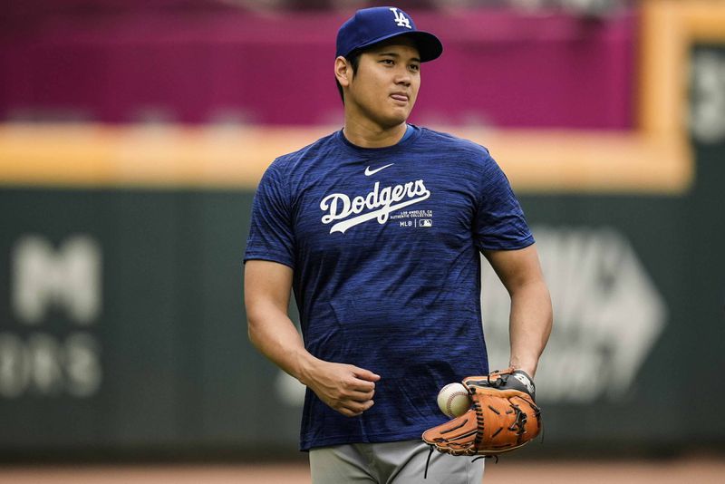 Los Angeles Dodgers' Shohei Ohtani warms up before a baseball game between the Atlanta Braves and the Los Angeles Dodgers, Friday, Sept. 13, 2024, in Atlanta. (AP Photo/Mike Stewart)