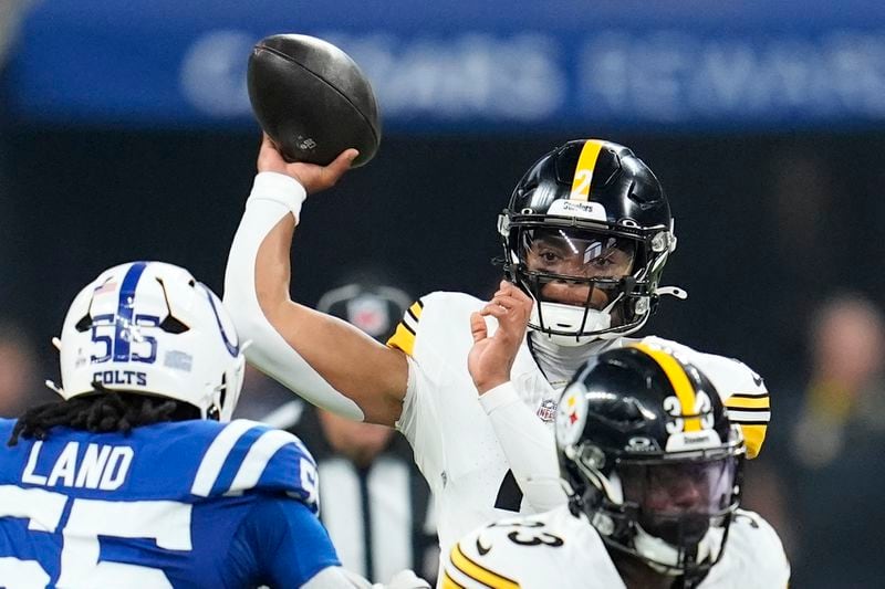 Pittsburgh Steelers quarterback Justin Fields (2) throws a pass during the first half of an NFL football game against the Indianapolis Colts, Sunday, Sept. 29, 2024, in Indianapolis. (AP Photo/Michael Conroy)