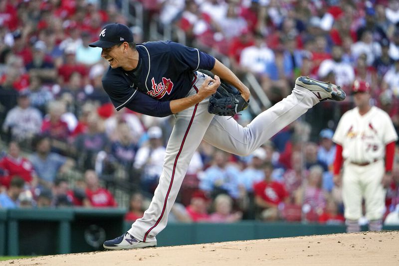 Atlanta Braves starting pitcher Charlie Morton throws during the first inning of a baseball game against the St. Louis Cardinals Saturday, Aug. 27, 2022, in St. Louis. (AP Photo/Jeff Roberson)