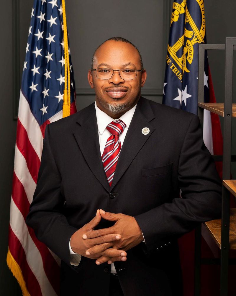 Savannah Alderman Detric Leggett got into politics in 2019 after multiple family members were killed in gun crimes. He says he has no confidence in Chatham County District Attorney Shalena Cook Jones. “When you have a tire that keeps going flat all the time, you know to change it,” Leggett said. “That’s how I feel about the district attorney.” (Photo courtesy of city of Savannah)