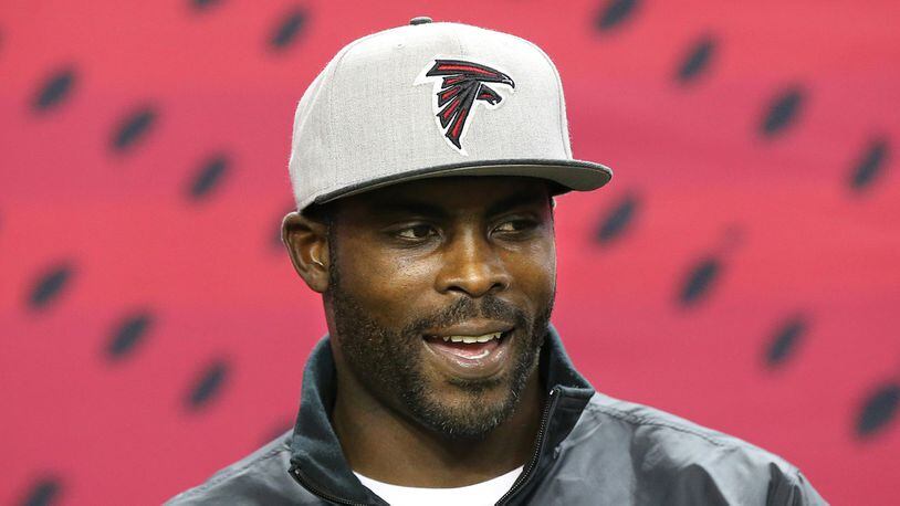 Atlanta Falcons quarterback Michael Vick (7) runs for a first down against  the visiting Arizona Cardinals in the first quarter at the Georgia Dome in  Atlanta, October 1, 2006. The Falcons defeated