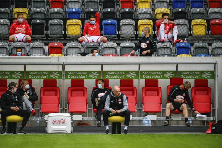 Photos: Soccer returns without fans in Germany