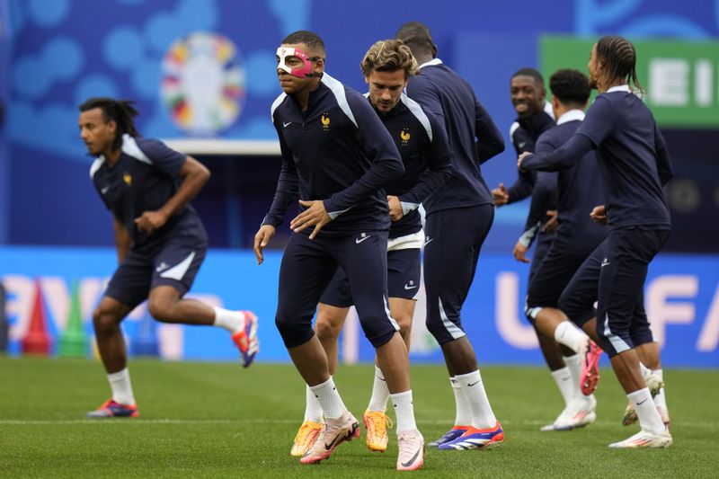 France's Kylian Mbappe wears a face mask as he trains with his teammates during a training session in Leipzig, Germany, Thursday, June 20, 2024. France will play against Netherland during their Group D soccer match at the Euro 2024 soccer tournament on June 21. (AP Photo/Hassan Ammar)