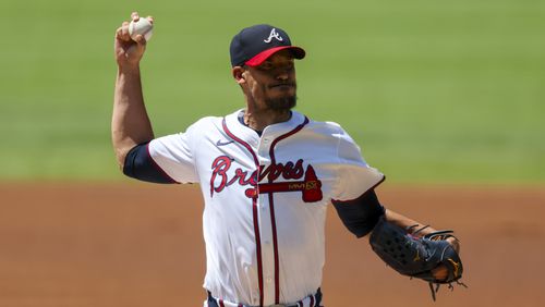 Atlanta Braves starting pitcher Charlie Morton (50) delivers to a Milwaukee Brewers batter during the first inning at Truist Park, Thursday, August 8, 2024, in Atlanta. (Jason Getz / AJC)
