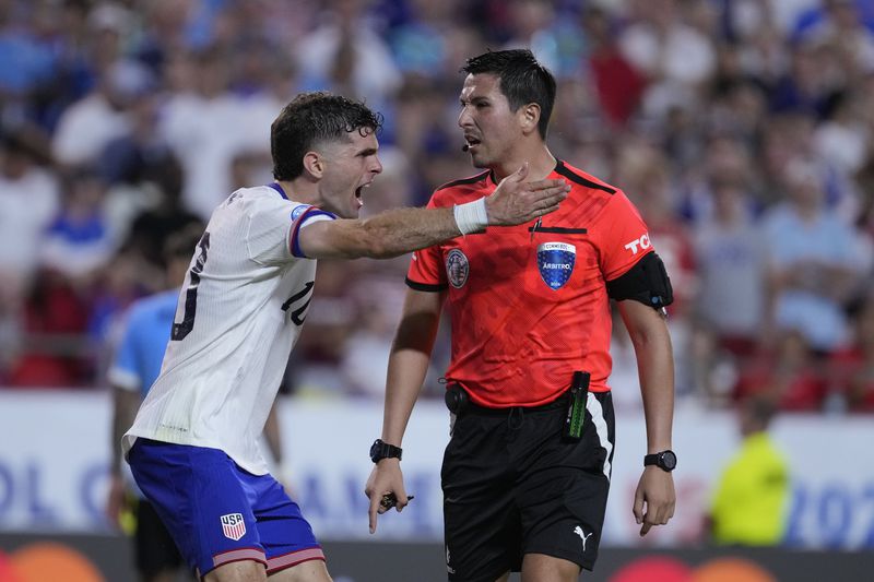 Christian Pulisic, left, of the United States, argues a non-call during a Copa America Group C soccer match against Uruguay, Monday, July 1, 2024, in Kansas City, Mo. (AP Photo/Ed Zurga)