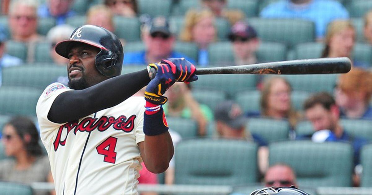 Brandon Phillips' 2-year-old son shows off skills at batting practice