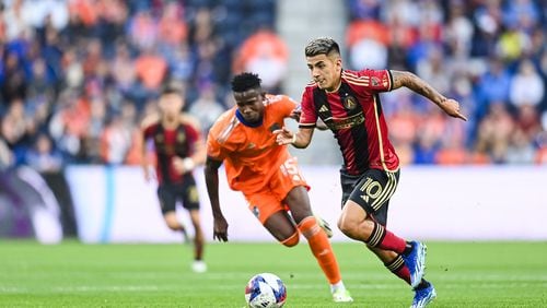 Atlanta United midfielder Thiago Almada #10 dribbles during the first half of the match against Cincinnati FC at TQL Stadium in Cincinnati, OH on Saturday October 21, 2023. (Photo by Mitch Martin/Atlanta United)