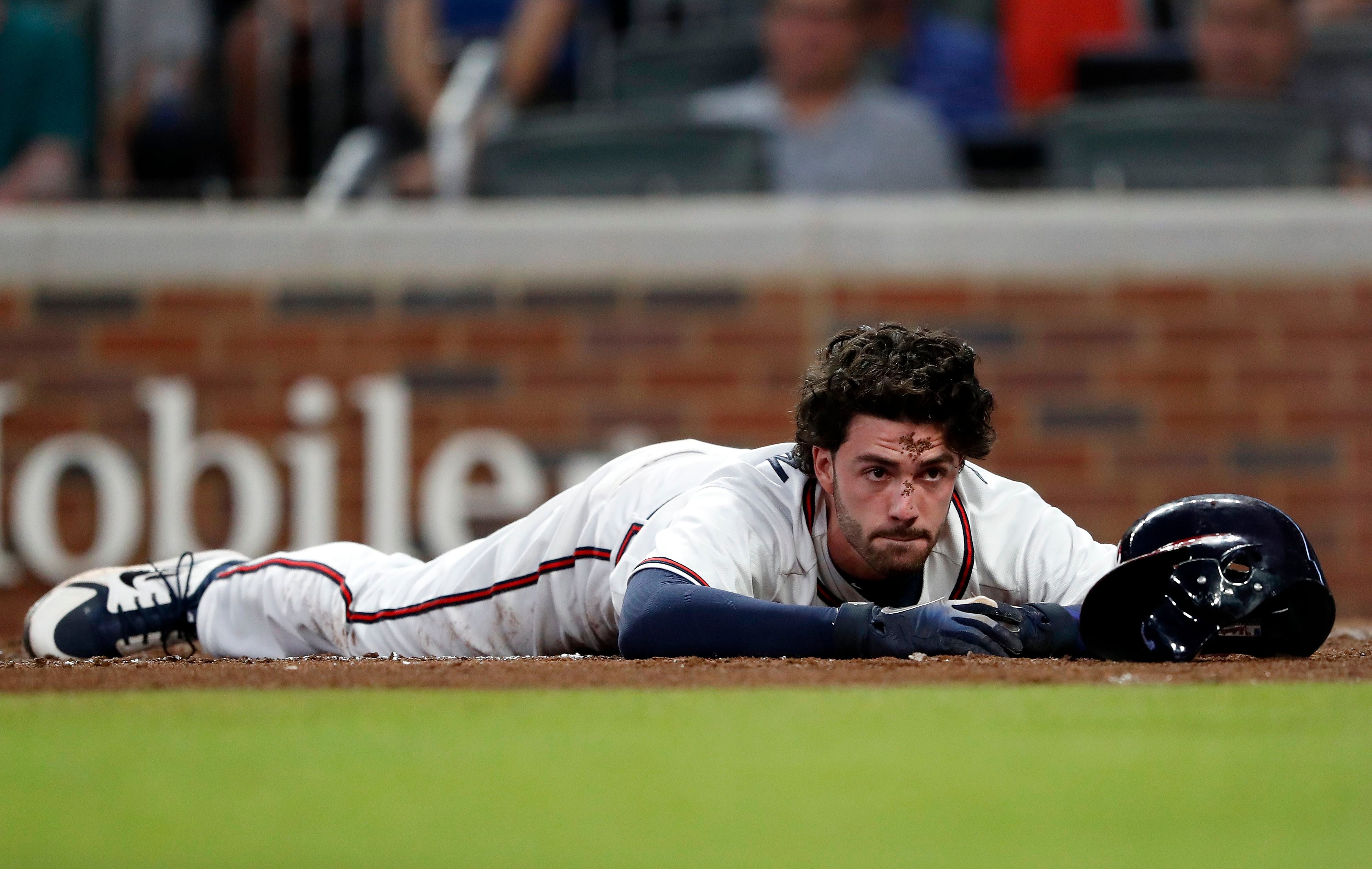 Dansby Swanson hurt sliding into second, 05/01/2023