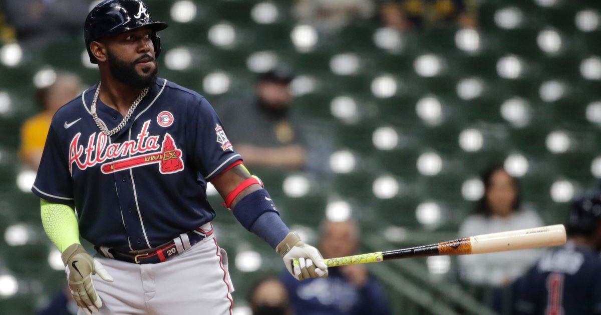 Braves' Ozuna exits with nasty finger injury after awkward slide