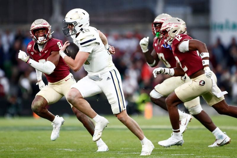 Georgia's Haynes King runs with the ball during the NCAA college football game between Georgia Tech and Florida State at the Aviva stadium in Dublin, Saturday, Aug. 24, 2024. (AP Photo/Peter Morrison)