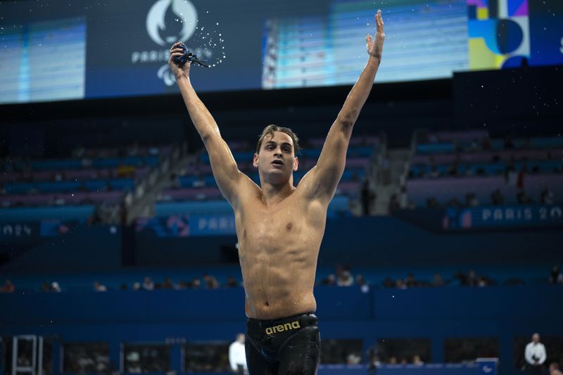 Paralympic athlete Ugo Didier, of France, celebrates after winning the Men's 400 Freestyle -S9, during the 2024 Paralympics, Thursday, Aug. 29, 2024, in Paris, France. (AP Photo/Emilio Morenatti)