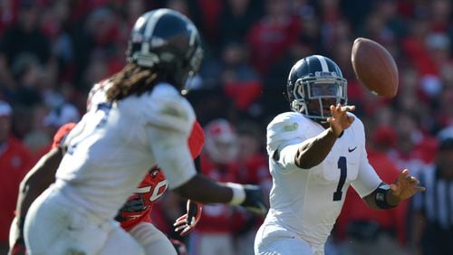 Georgia Southern quarterback Jerick McKinnon (right) pitches to a teammate in a game against Georgia in 2012. BRANT SANDERLIN / BSANDERLIN@AJC.COM