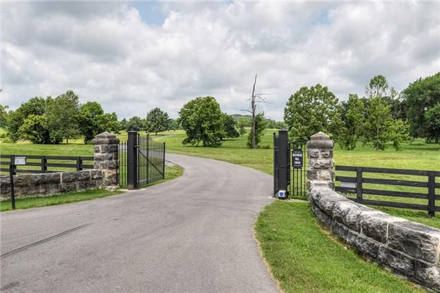 753-acre property includes Antebellum home, log cabin