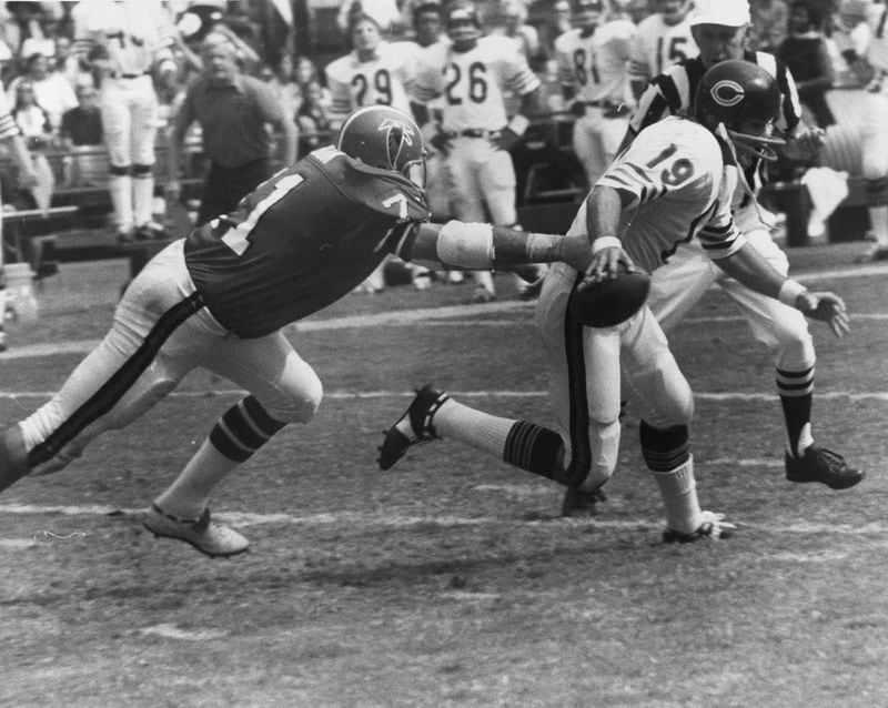 Falcons defensive end John Zook chases Chicago Bears quarterback Gary Huff. 