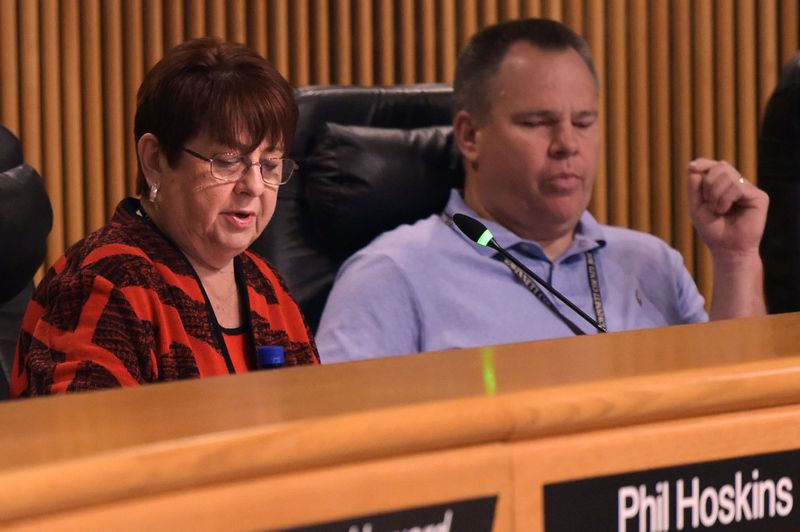 Gwinnett’s Board of Commissioners Chair Charlotte Nash, left, announces the approval of a new contract with MARTA on Wednesday, August 1 at the Gwinnett Justice and Administration Center auditorium. JENNA EASON / JENNA.EASON@COXINC.COM