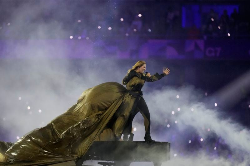 French singer Santa performs Johnny Hallyday's song ''Vivre pour le Meilleur'' during the closing ceremony for the 2024 Paralympics, Sunday, Sept. 8, 2024, in Paris, France. (AP Photo/Michel Euler)