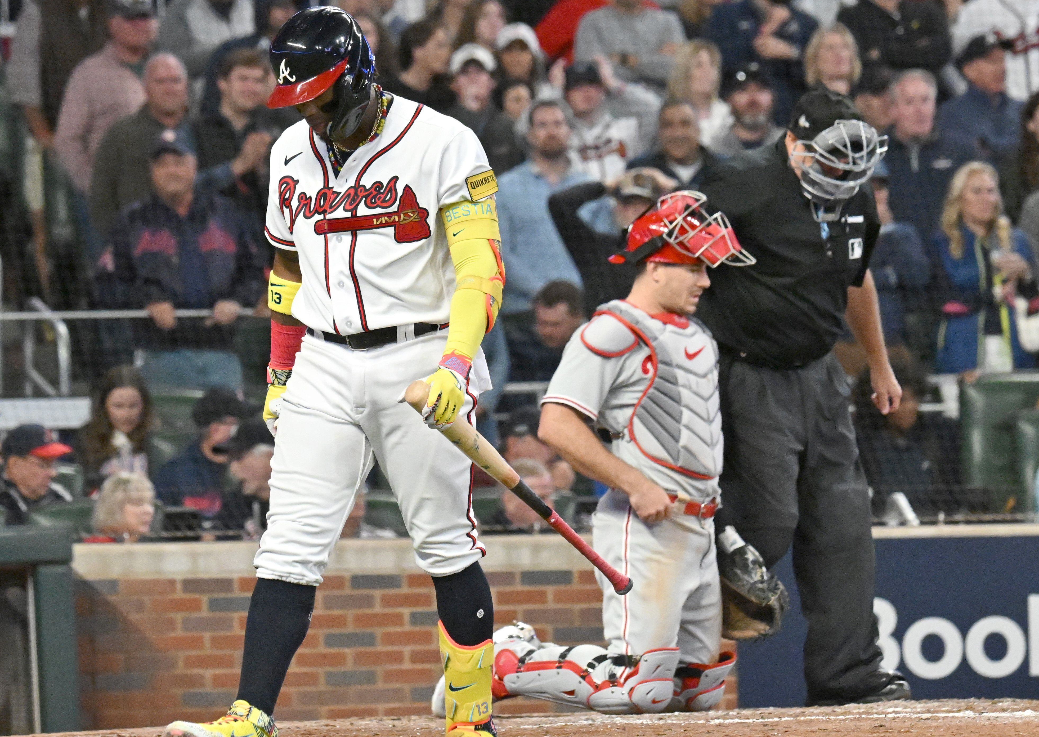 Braves get screwed on awful catcher's interference call in NLDS Game 1