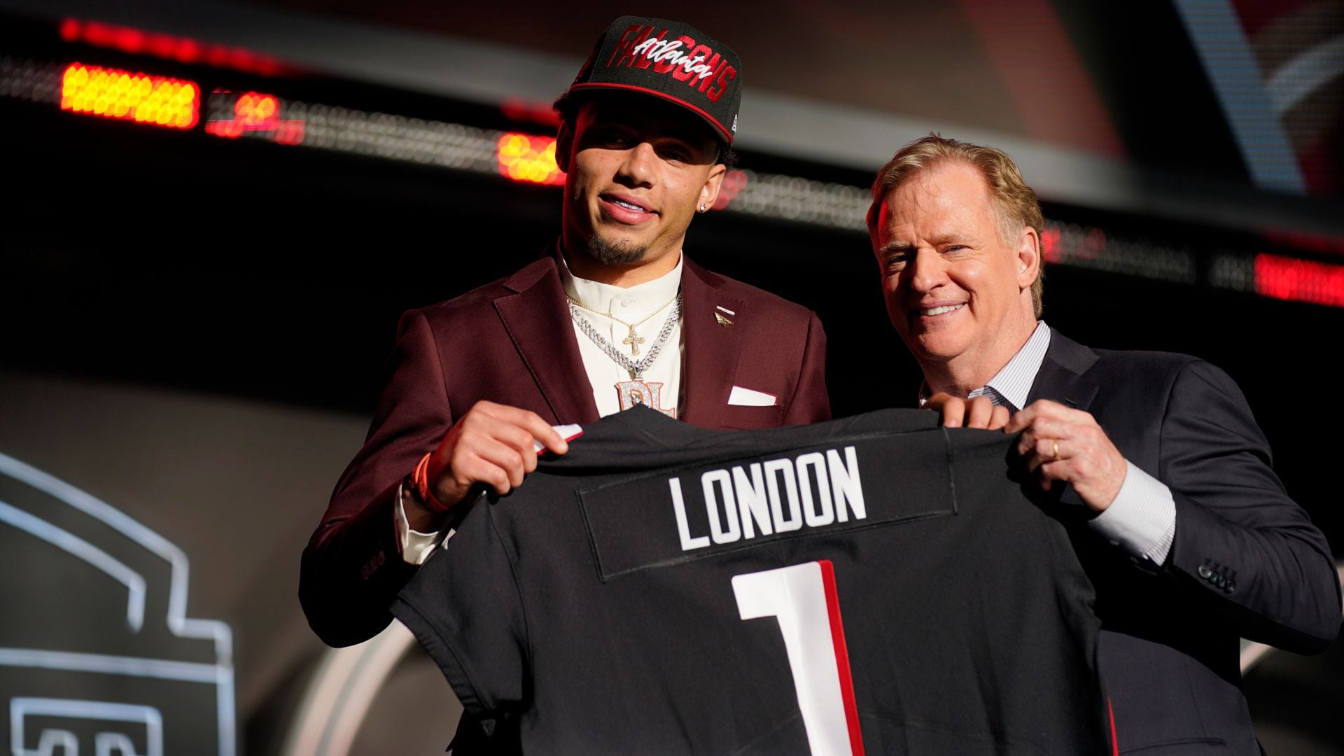 Atlanta Falcons wide receiver Drake London scores Falcons' first TD in  Andy's room