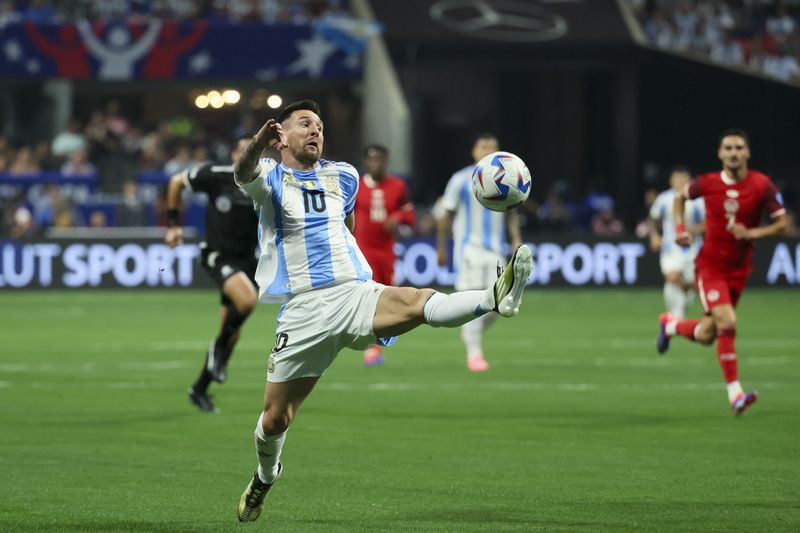 Argentina forward Lionel Messi (10) controls the ball during the first half against Canada in their match during the 2024 Copa America at Mercedes-Benz Stadium, Thursday, June 20, 2024, in Atlanta. (Jason Getz / AJC)
