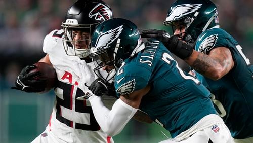 Atlanta Falcons running back Tyler Allgeier (25) runs with the ball as Philadelphia Eagles cornerback Darius Slay Jr. (2) tries to stop him during the second half of an NFL football game Monday, Sept. 16, 2024, in Philadelphia. (AP Photo/Chris Szagola)