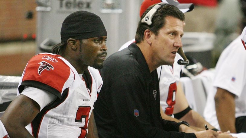 Five Falcons fined for displaying Michael Vick messages - The Chimes