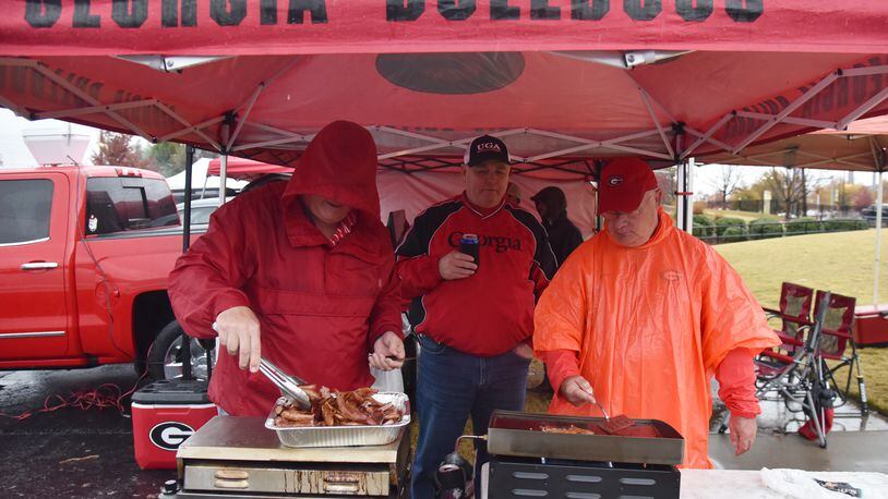 Georgia football and Atlanta Braves fans enjoy hunt for championships