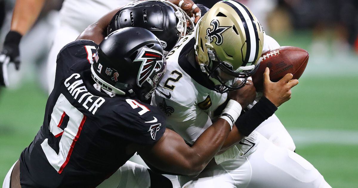 New Orleans, Louisiana, USA. 18th Dec, 2022. Atlanta Falcons linebacker  Lorenzo Carter warms up before playing the New Orleans Saints in an NFL game  in New Orleans, Louisiana USA on December 18