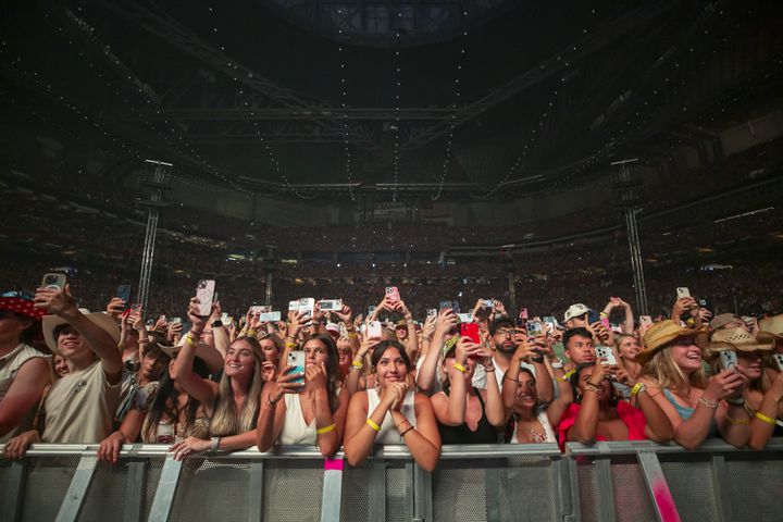 Atlanta, Ga: Zach Bryan played to a sold-out crowd of cowboy hat-clad fans who sang along with every word. Photo taken Saturday August 10, 2024 at Mercedes Benz Sadium. (RYAN FLEISHER FOR THE ATLANTA JOURNAL-CONSTITUTION)