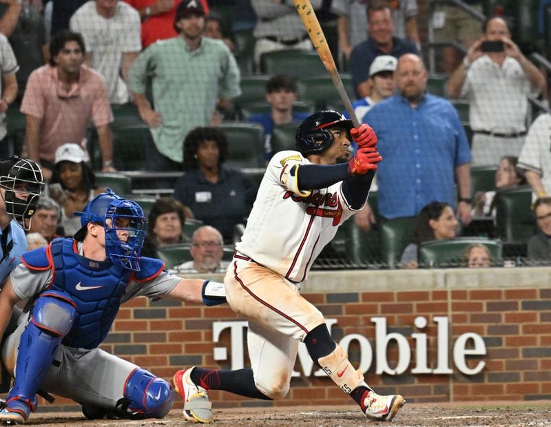 Atlanta Braves second baseman Ozzie Albies (1) hits a walk off flyball to score third baseman Austin Riley to win the game. (Hyosub Shin / Hyosub.Shin@ajc.com)