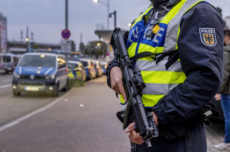 A German police officer holds a machine gun at the border between Germany and France in Kohl, Germany, Monday, Sept. 16, 2024 as Germany controls all his borders from Monday on. (AP Photo/Michael Probst)