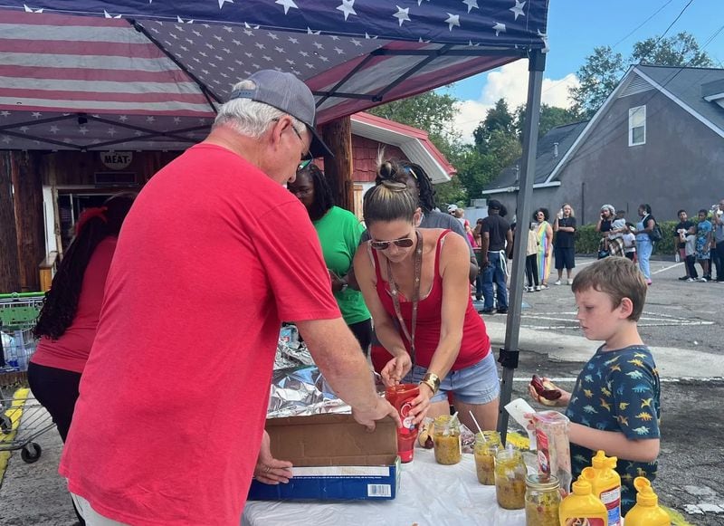 Wayne Lanier, the owner of Lanier’s Fresh Meat Market on Walton Way, provided more than 1,000 hot dogs to residents including Candace Sellars and her family. (Photo Courtesy of Charmain Z. Brackett/Augusta Good News)