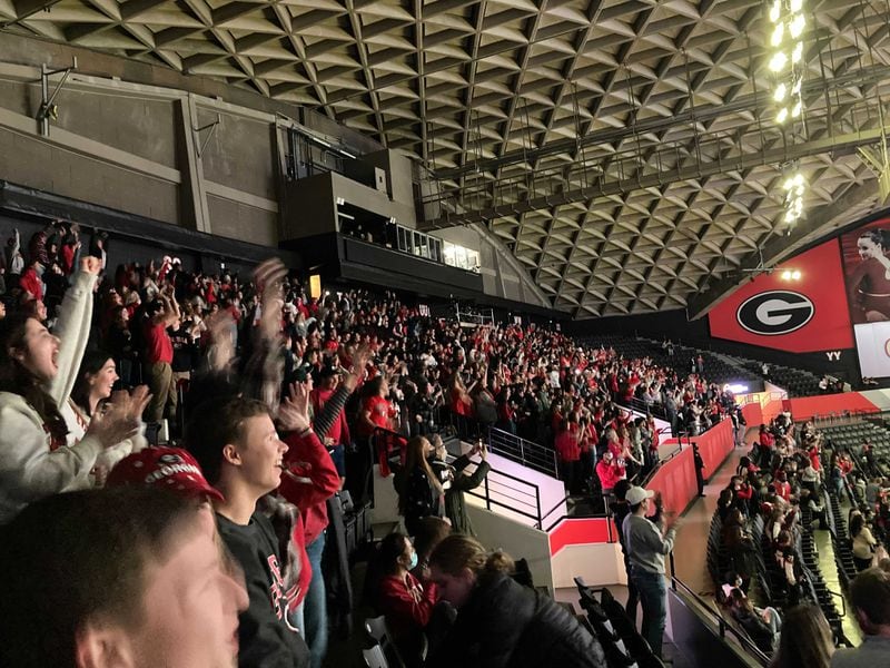 Thousands of students fill Stegeman Coliseum for Georgia Bulldogs watch  party