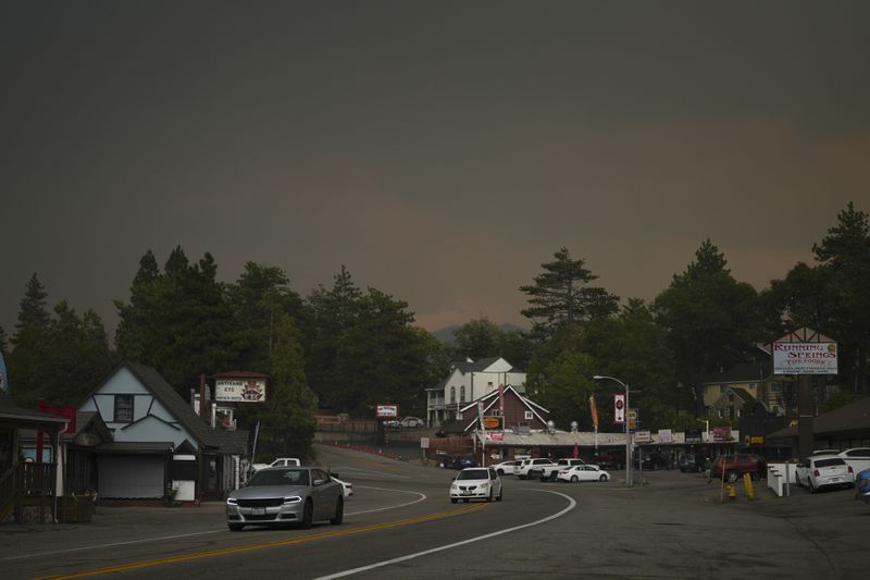 Smoke from the Line Fire fills the air Saturday, Sept. 7, 2024, in Running Springs, Calif. (AP Photo/Eric Thayer)