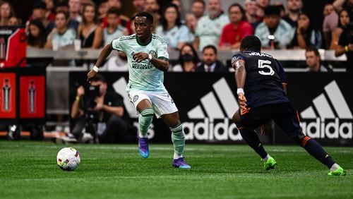 Atlanta United forward Edwin Mosquera #21 dribbles during the second half of the match against Seattle Sounders FC at Mercedes-Benz Stadium in Atlanta, United States on Saturday August 6, 2022. (Photo by Brandon Magnus/Atlanta United)