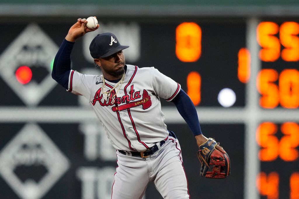 Andruw Jones congratulates Braves slugger Matt Olson on tying his  single-season home run record