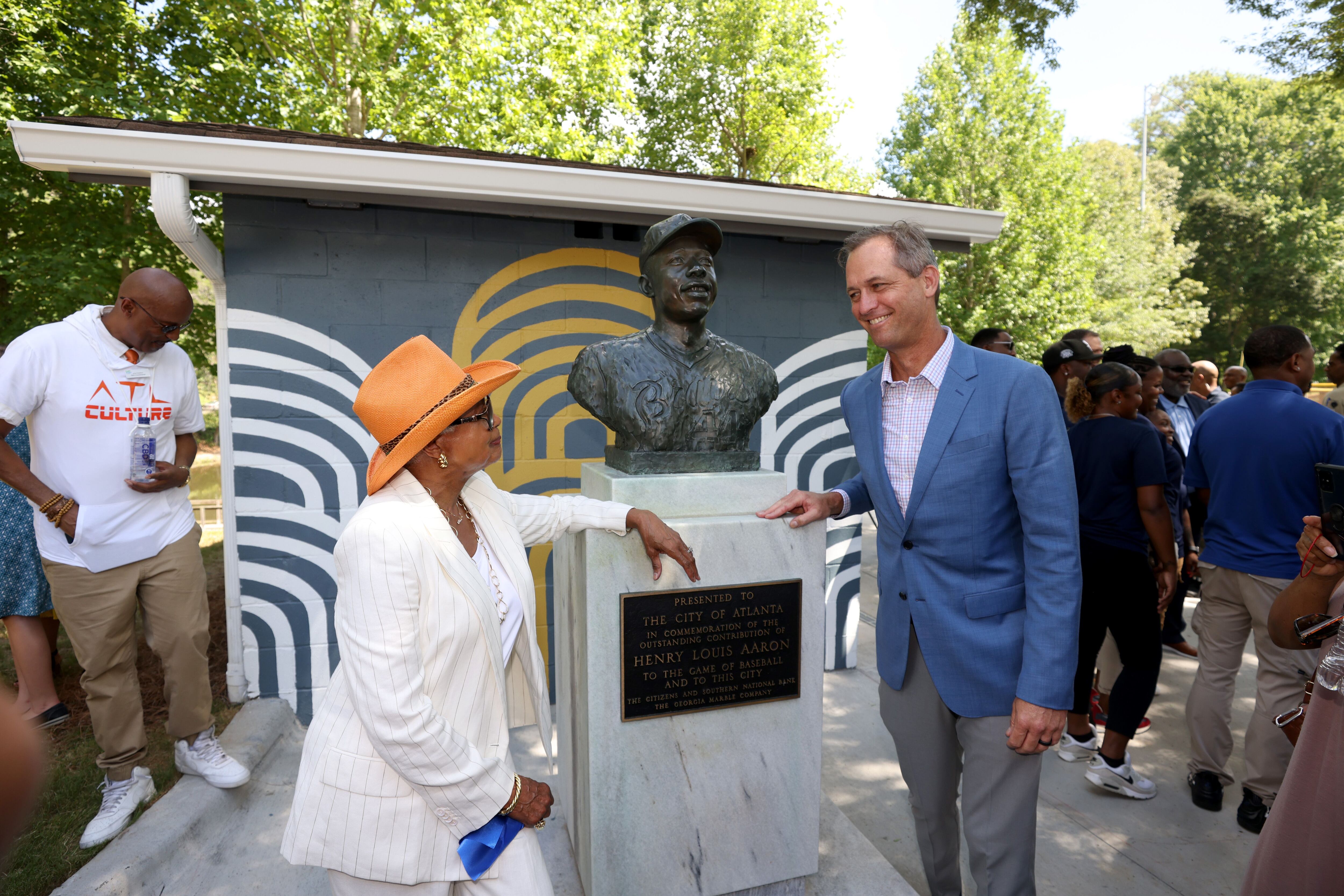 Hank Aaron, Hank Aaron's plaque in the National Baseball Ha…