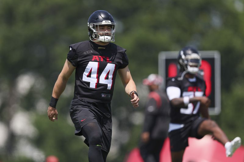 Atlanta Falcons linebacker Troy Andersen (44) warms-up during OTAs at the Atlanta Falcons Training Camp, Wednesday, May 24, 2023, in Flowery Branch, Ga. (Jason Getz / Jason.Getz@ajc.com)