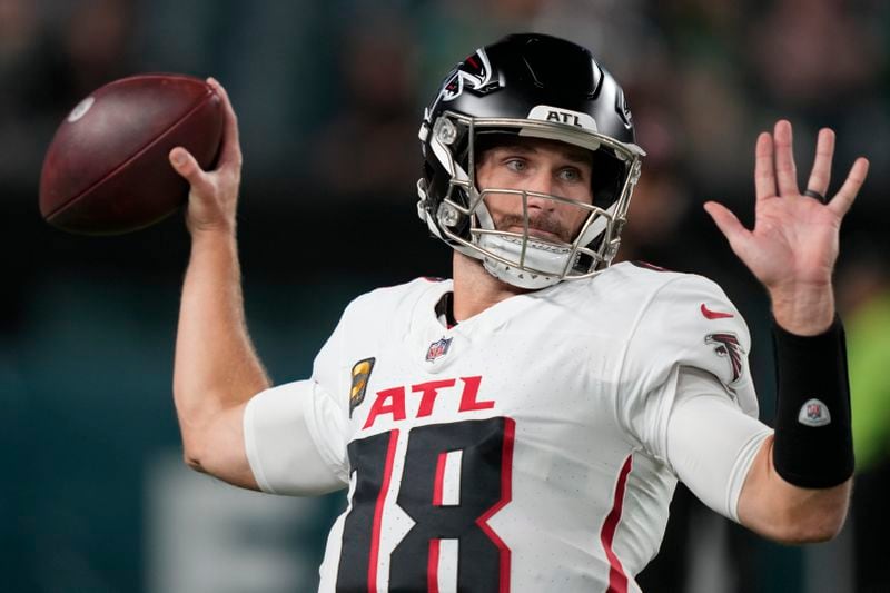 Atlanta Falcons quarterback Kirk Cousins warms up before an NFL football game against the Philadelphia Eagles on Monday, Sept. 16, 2024, in Philadelphia. (AP Photo/Matt Rourke)