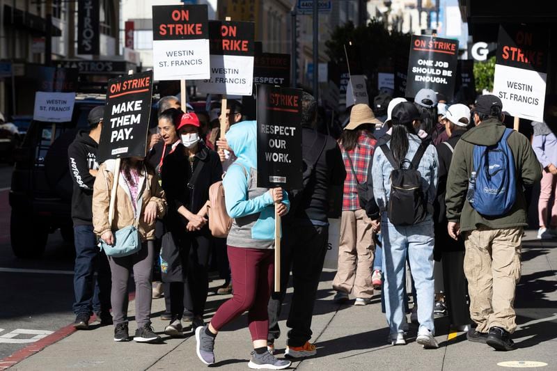 Hotel workers picket outside the Westin St. Francis hotel Monday, Sept. 2, 2024, in San Francisco. (AP Photo/Benjamin Fanjoy)