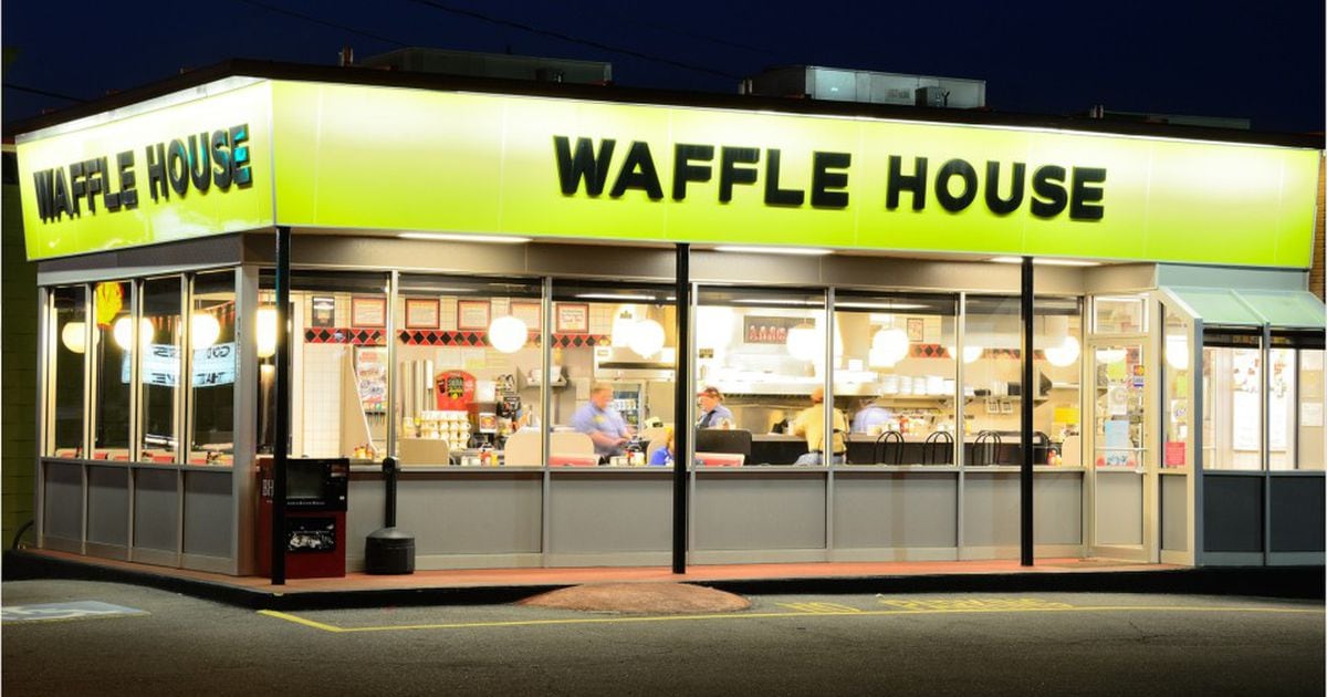 Waffle House customer cooks his own meal after finding staff sleeping
