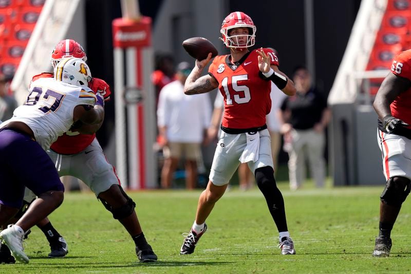 Georgia quarterback Carson Beck (15) throws a pass during the first half of an NCAA college football game against Tennessee Tech Saturday, Sept. 7, 2024, in Athens, Ga. (AP Photo/John Bazemore)